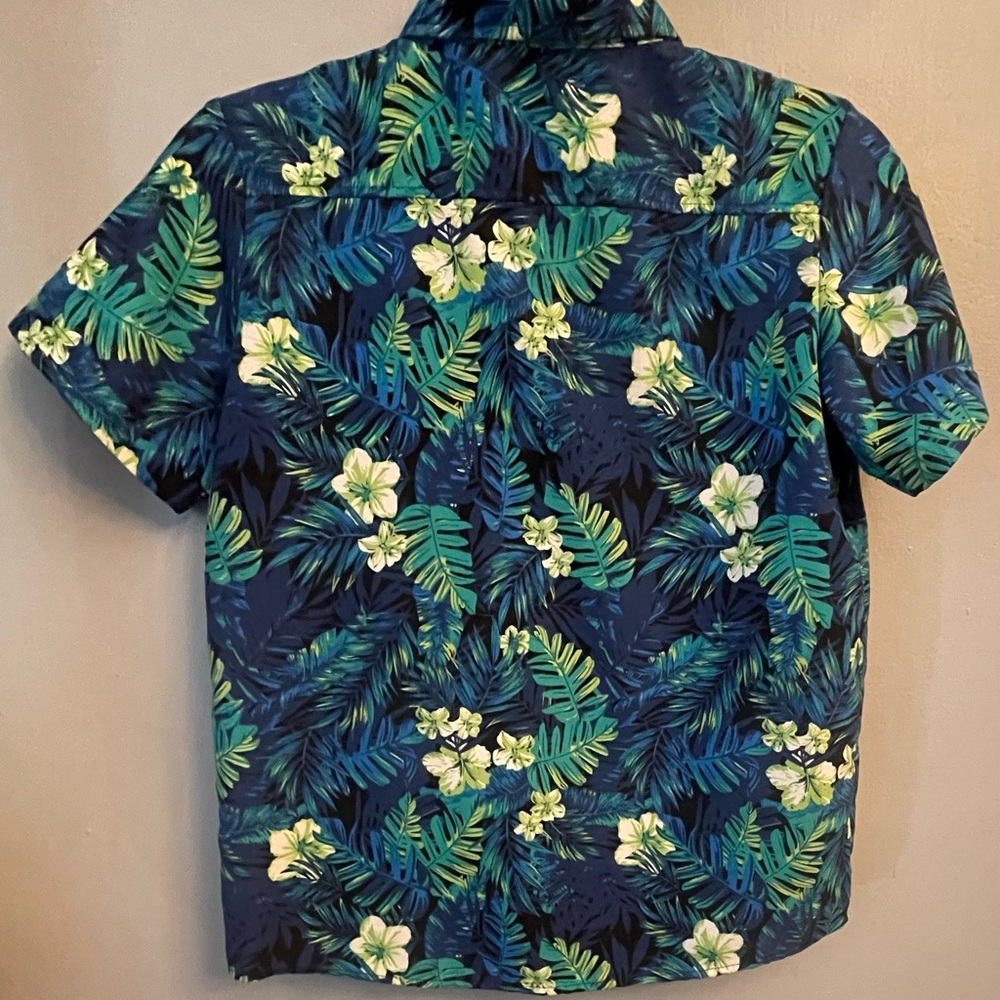 Boys Size M Hawaiian Flowed Print Button Down Short Sleeve Shirt